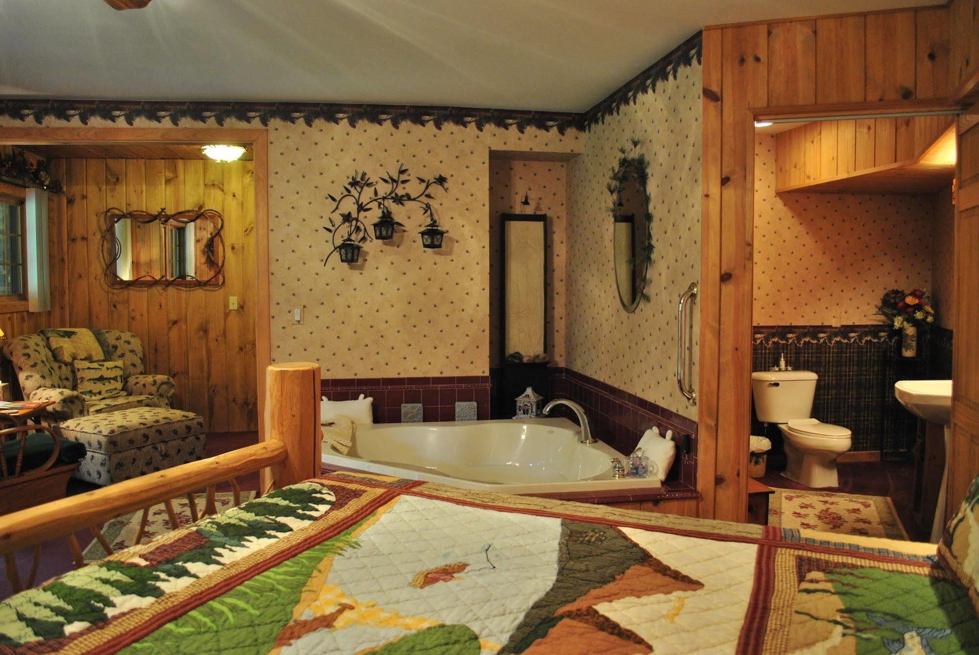 Horton Creek Inn B&B Charlevoix Extérieur photo