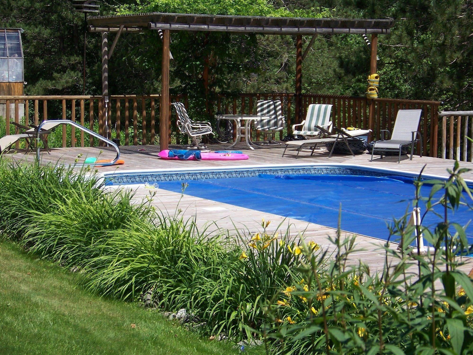 Horton Creek Inn B&B Charlevoix Extérieur photo