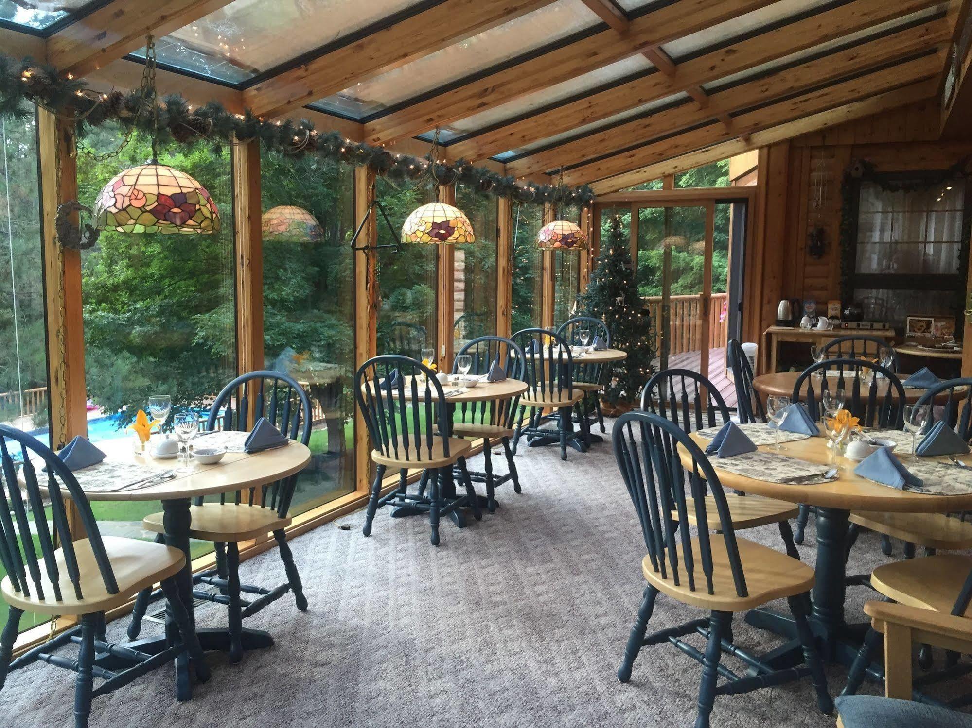 Horton Creek Inn B&B Charlevoix Extérieur photo