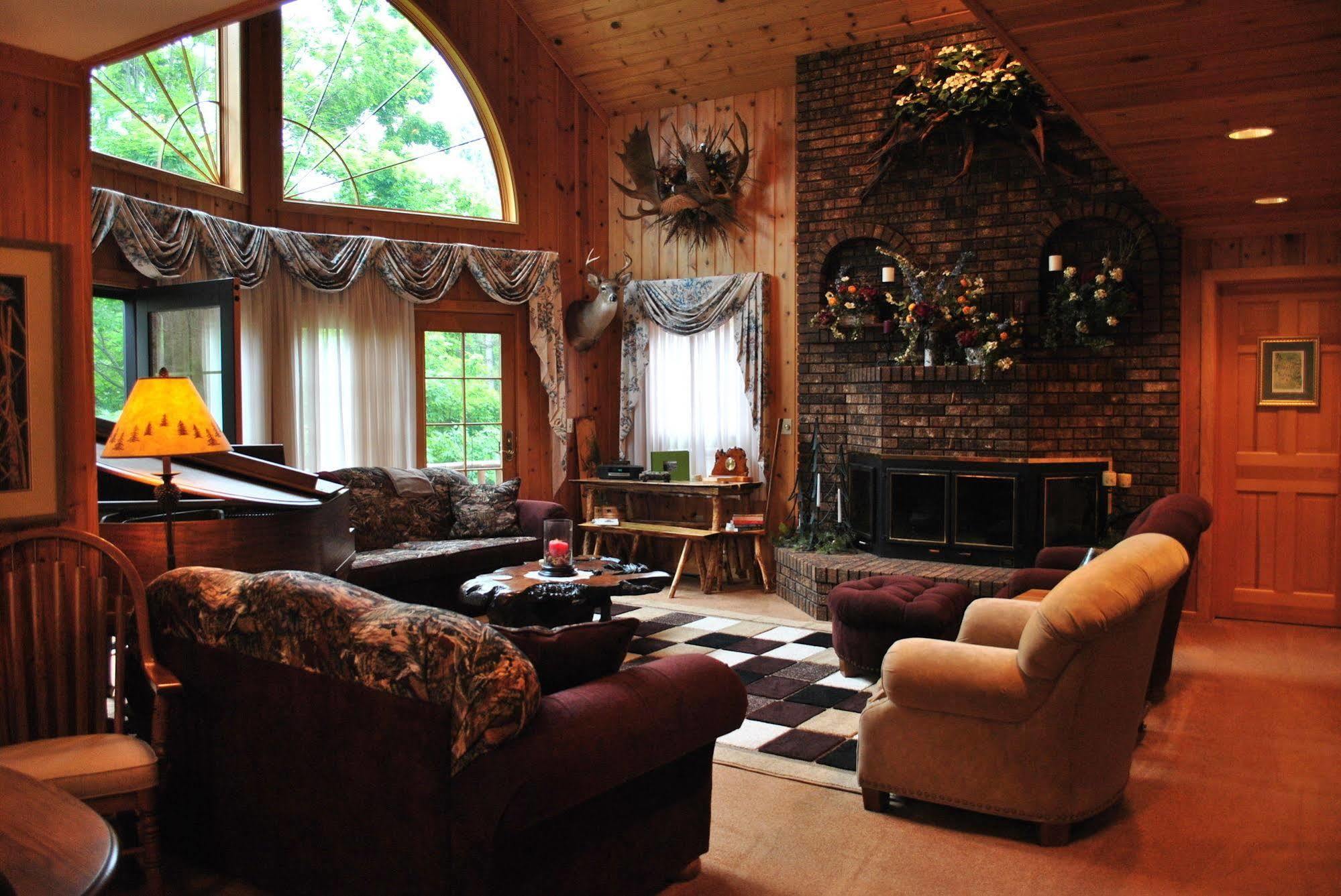 Horton Creek Inn B&B Charlevoix Extérieur photo