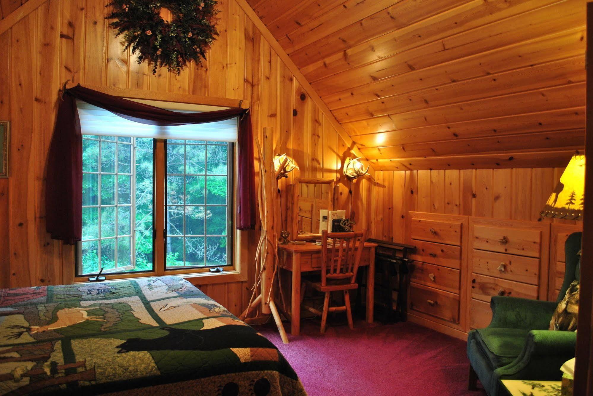 Horton Creek Inn B&B Charlevoix Extérieur photo